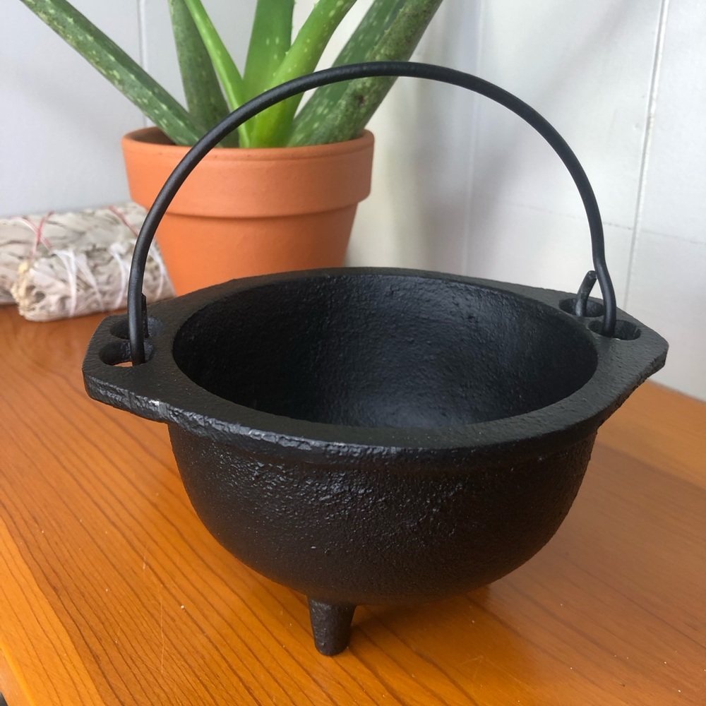 🌺CLEAR OUT ITEM🌺 Mini Cast Iron Cauldron with tea light